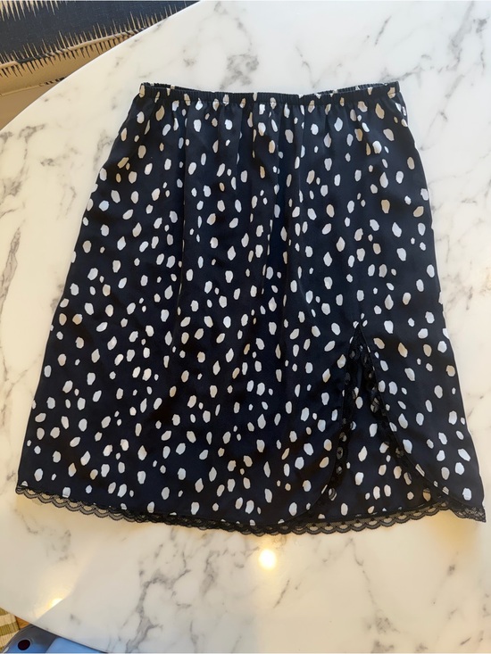 cameo Dresses & Skirts - Cameo 100% Silk Lace Trim Black Knee Length Skirt